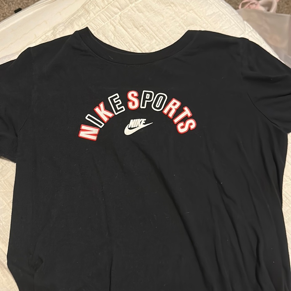 Women’s Nike top